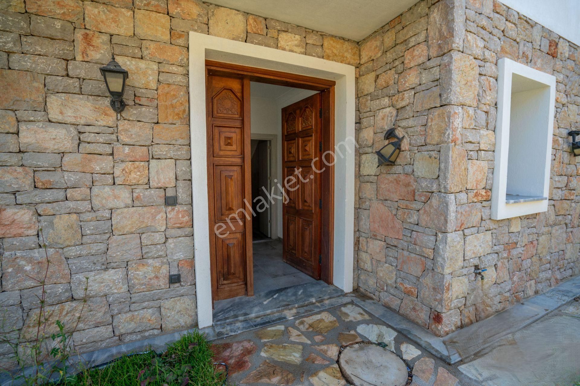 Datça Emecikte 1000m2 Arsa İçinde Deniz Manzaralı,havuzlu Villa - Görsel 5