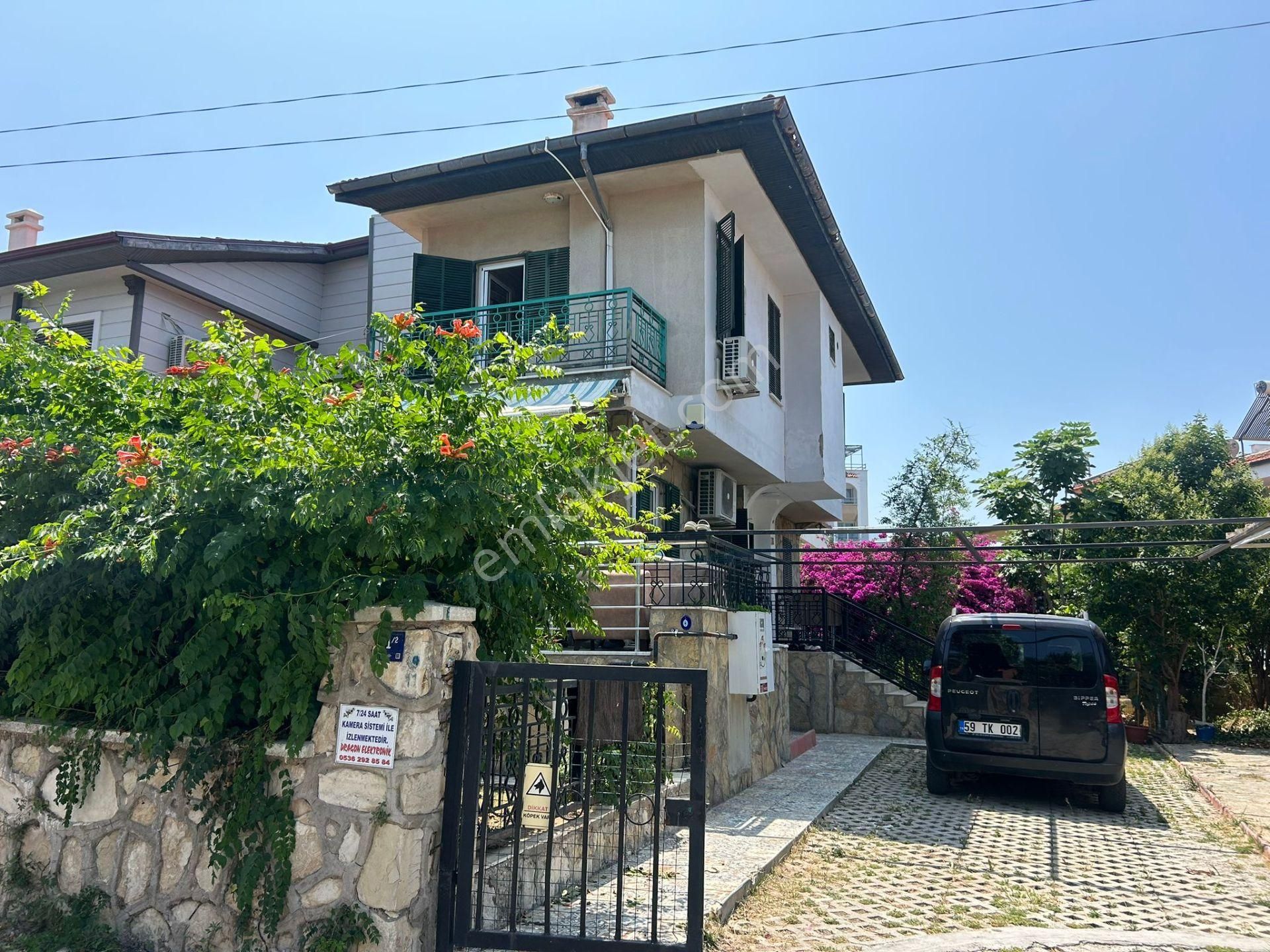 Kuşadası Kadınlar Denizi'nde Plaja 250mt Satılık Villa