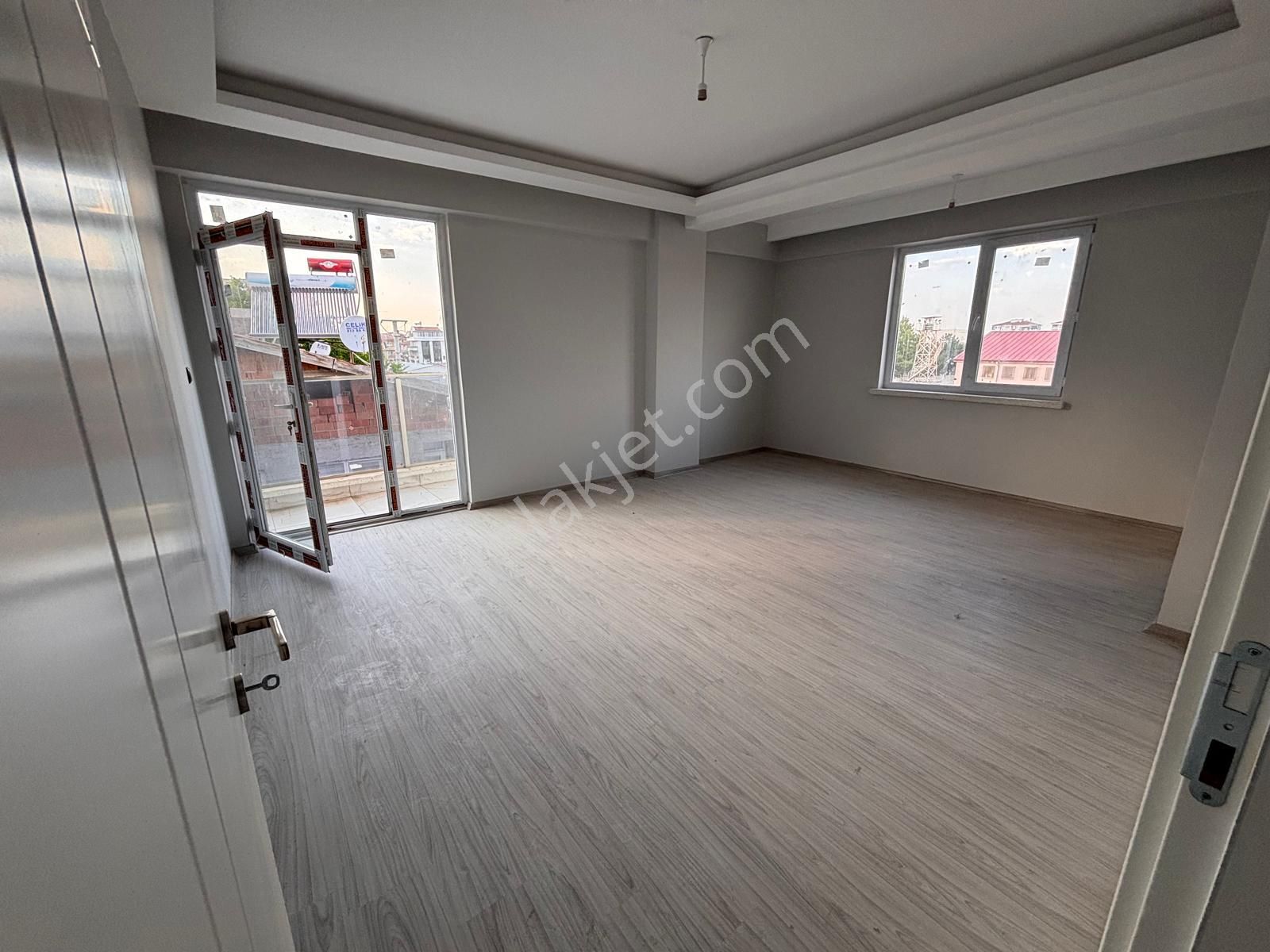 Esentepe Çok Güzel Konumda Geniş 2+1 Daireler - Görsel 2