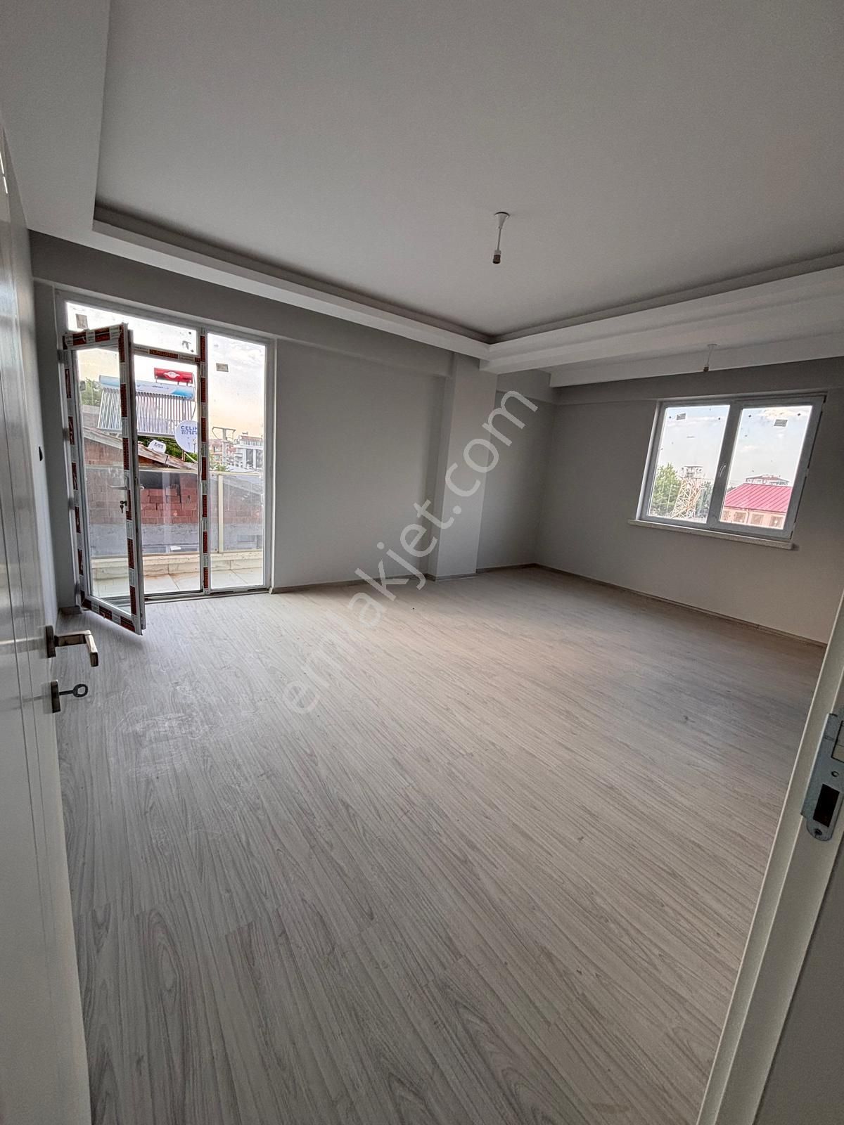 Esentepe Çok Güzel Konumda Geniş 2+1 Daireler - Görsel 14