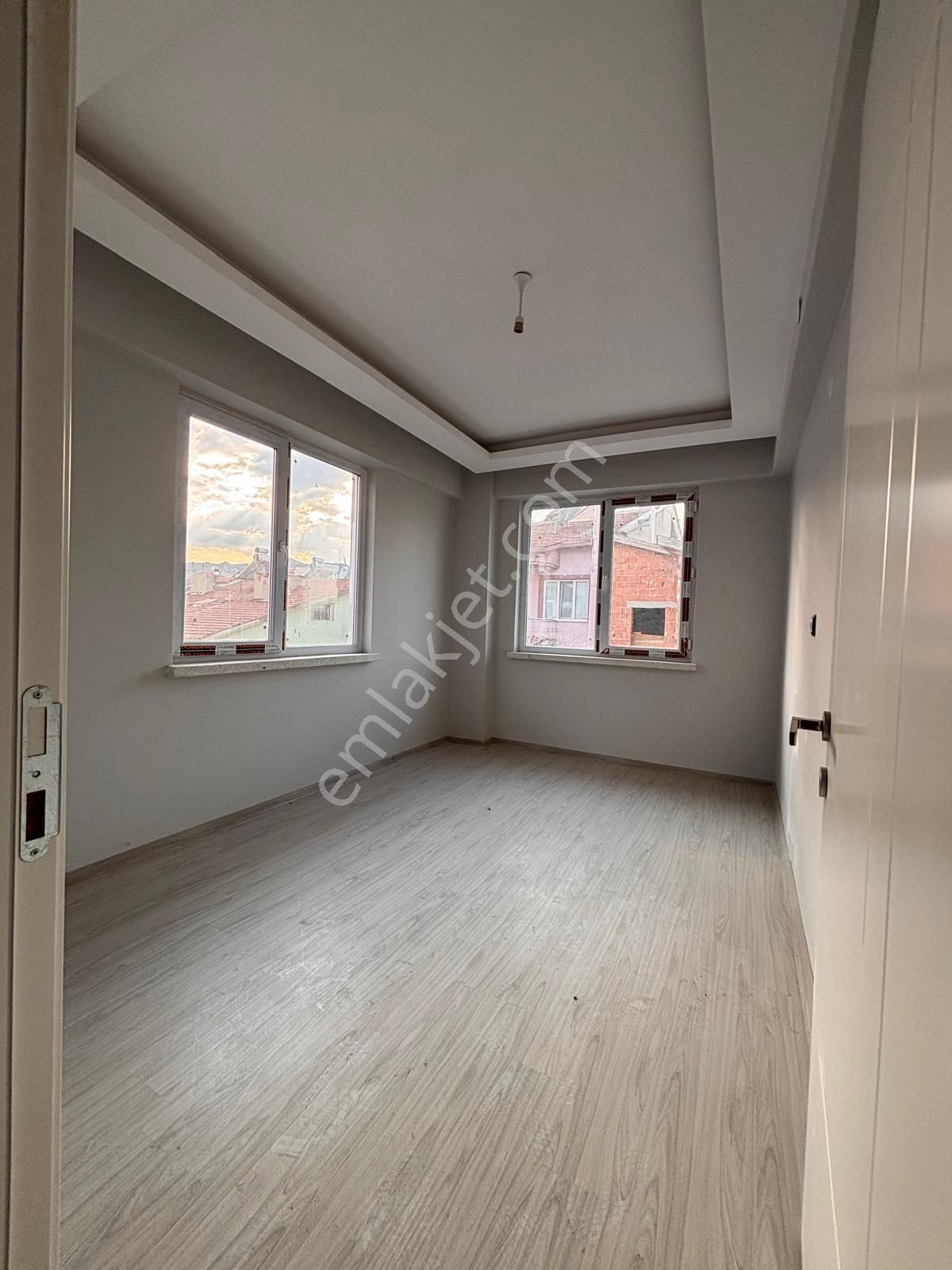 Esentepe Çok Güzel Konumda Geniş 2+1 Daireler - Görsel 6