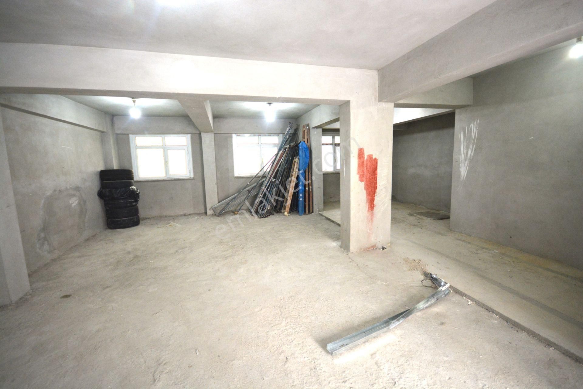 Kiralık Dükkan 100 M2 Depo Olmaya Uygun Konumu Güzel