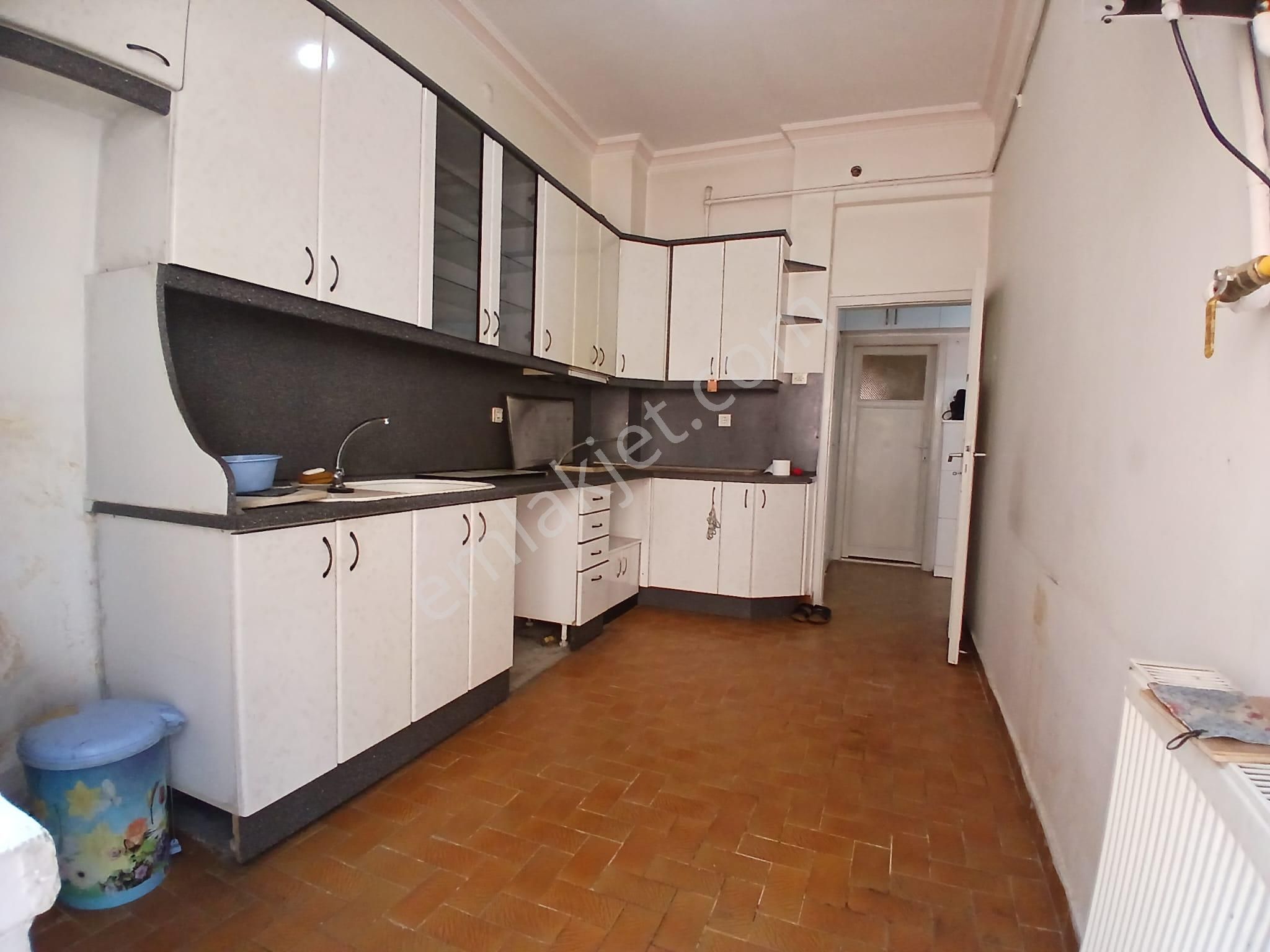 Turyap'tan Metro Yakını Cadde Üzeri 3+1 Kiralık 105m²