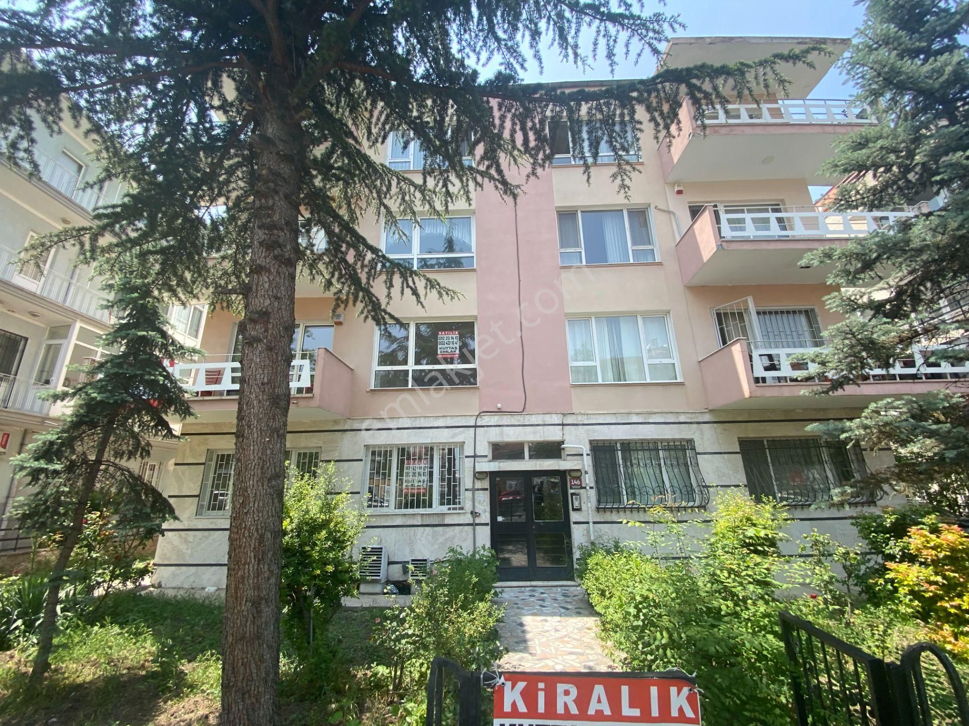 Kuttaş'tan 4. Cadde Üzerinde Giriş Kat 4+1 Ön 140 M2 Metro Yakını Dair Kiralıktır