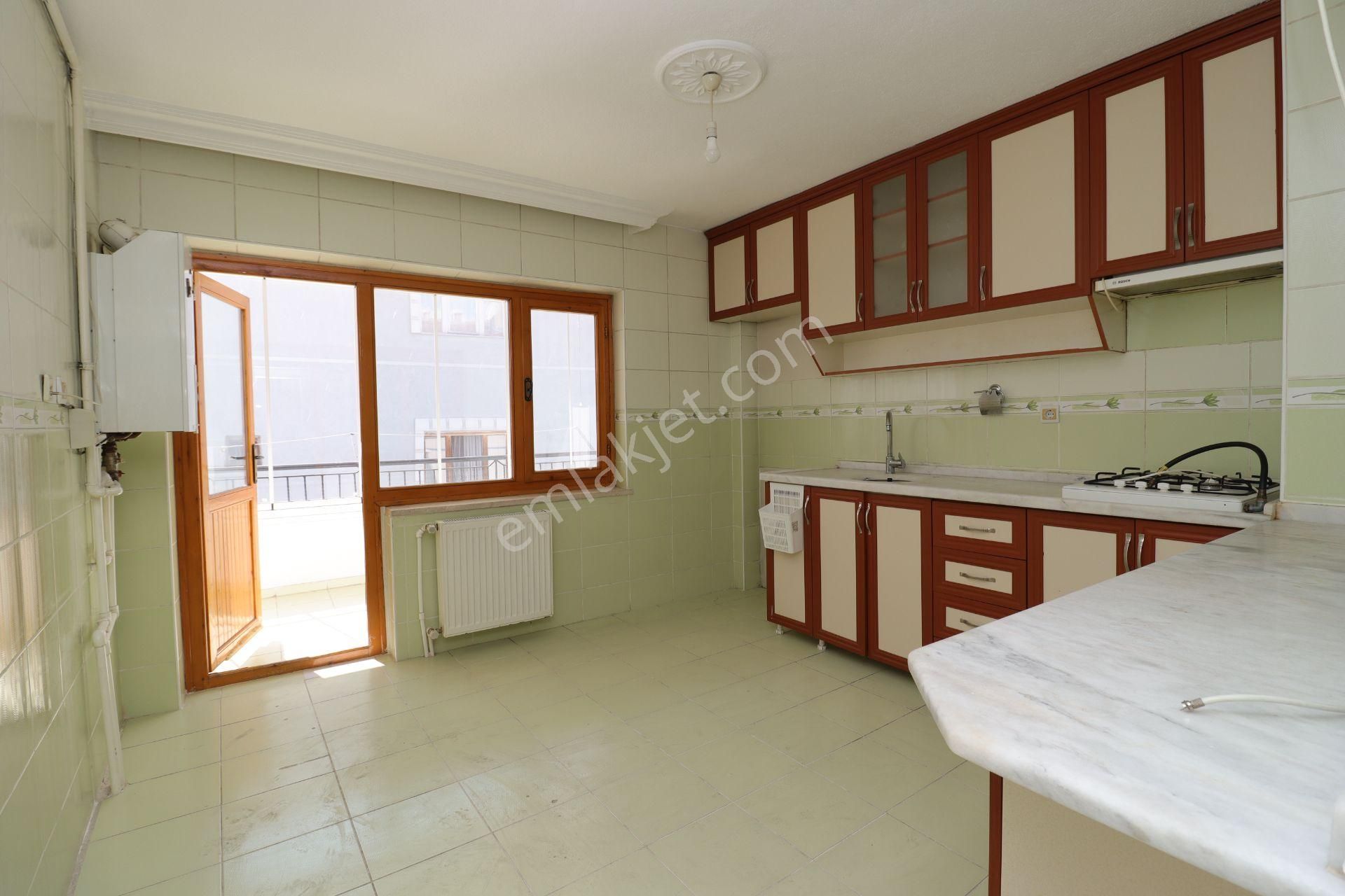 Akif'ten Elvankent Banka Blokları Karşısında 3+1 Kiralık Daire
