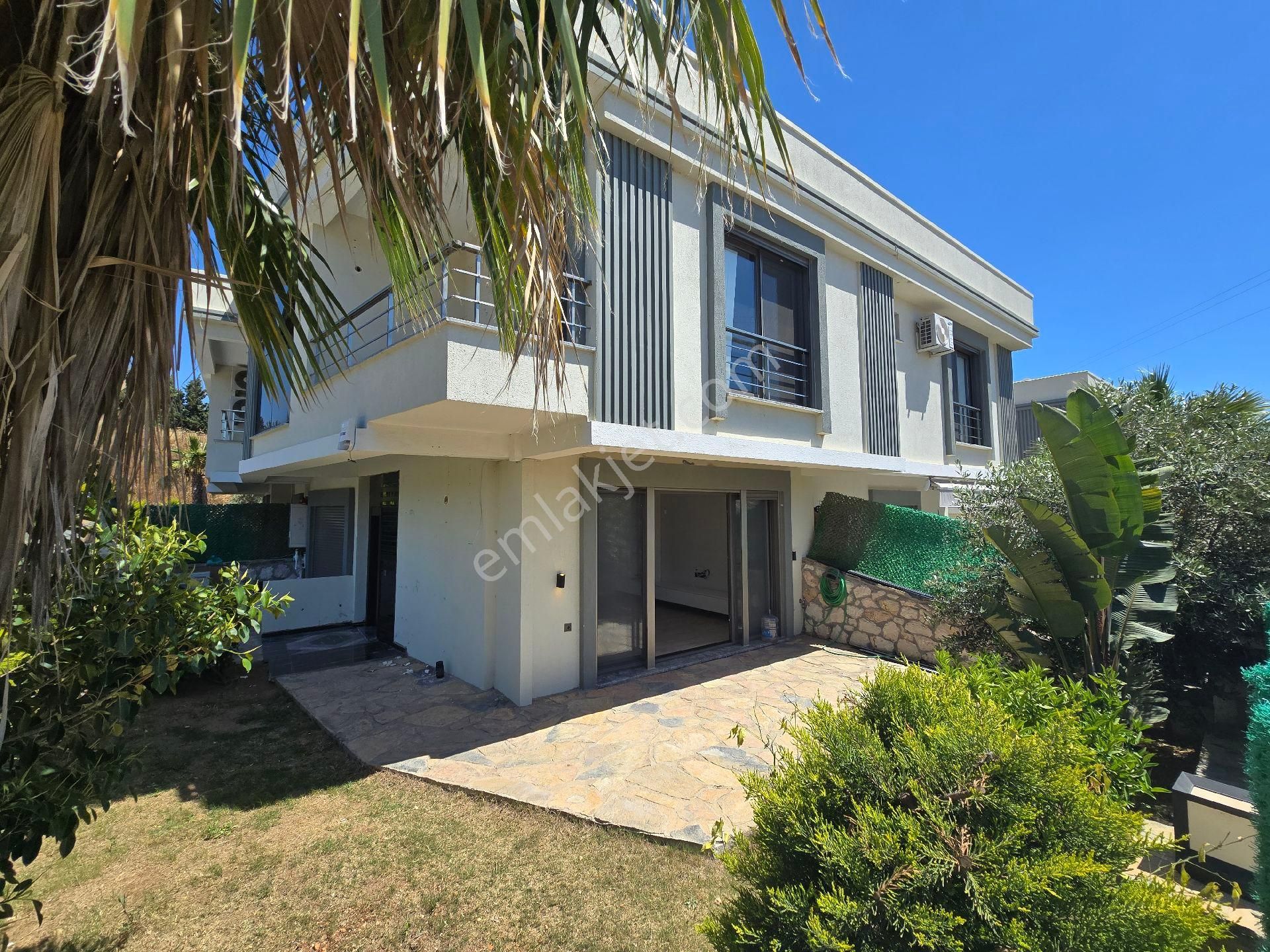 Didim'de Havuzlu Site İçi Müstakil Bahçeli 3+1 Dubleks Lüks Villa