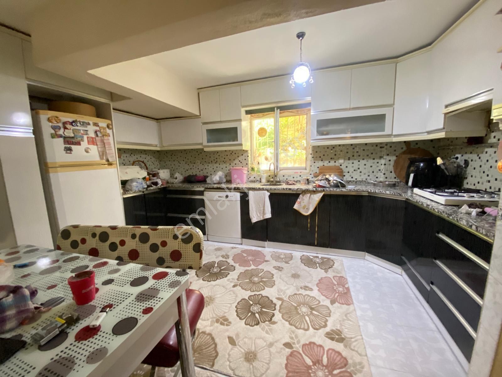🏡peker Mahallesi 🏡 ✅2+1 90 M2 5 Katlının Zemin Katı ❇️açık Mutfak