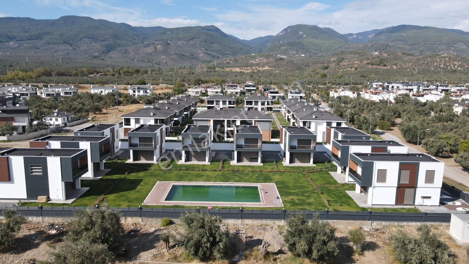 Irmaksudan Güre De Rüya Gibi Bir Yaşam Özel Tasarımlı 3+1 Villa