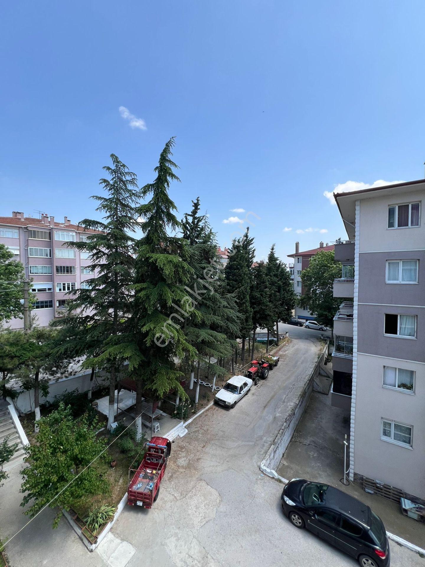 Özsoy Emlak Edirne'den Vali Konağı Arkası Kuş Evlerde Ara Kat Yenilenmiş 3+1 Satılık Daire - Görsel 31