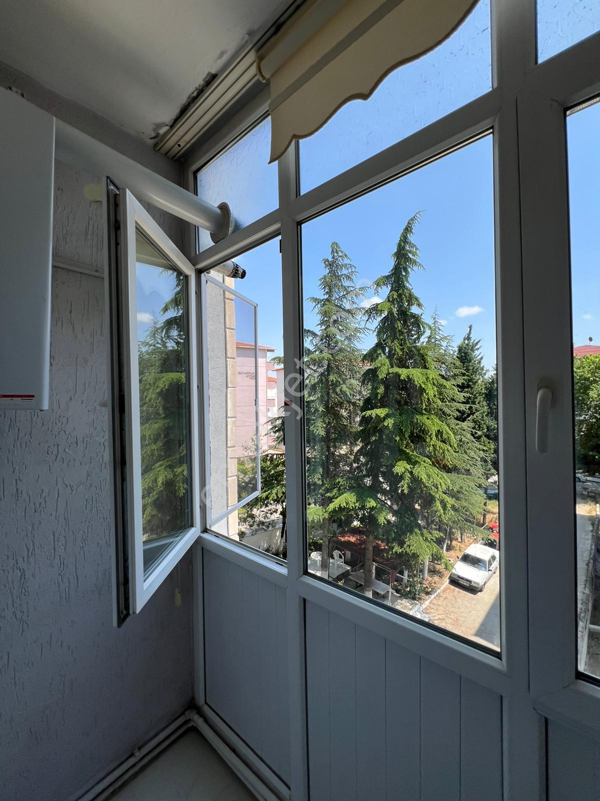 Özsoy Emlak Edirne'den Vali Konağı Arkası Kuş Evlerde Ara Kat Yenilenmiş 3+1 Satılık Daire - Görsel 12