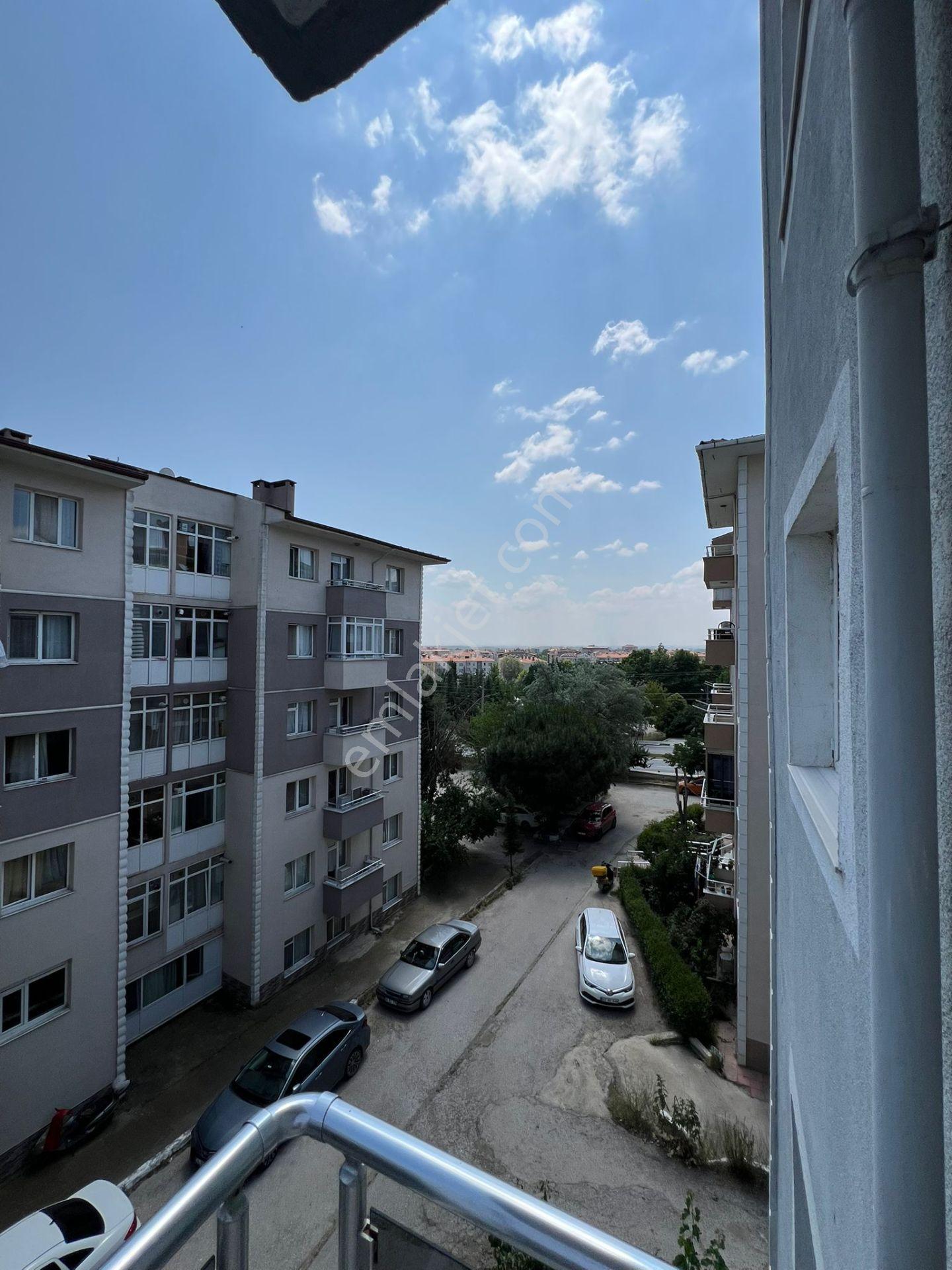 Özsoy Emlak Edirne'den Vali Konağı Arkası Kuş Evlerde Ara Kat Yenilenmiş 3+1 Satılık Daire - Görsel 20