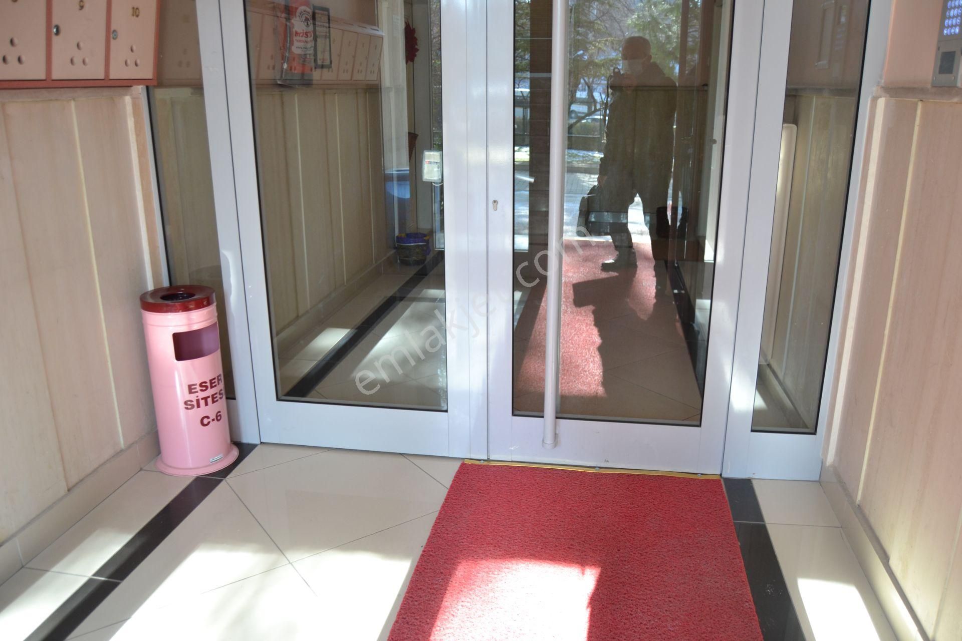 Kuttaş'tan 2 Saat Güvenlikli Eser Sitesinde Katta 2+1 Ön 90 M2 Metro Karşısı