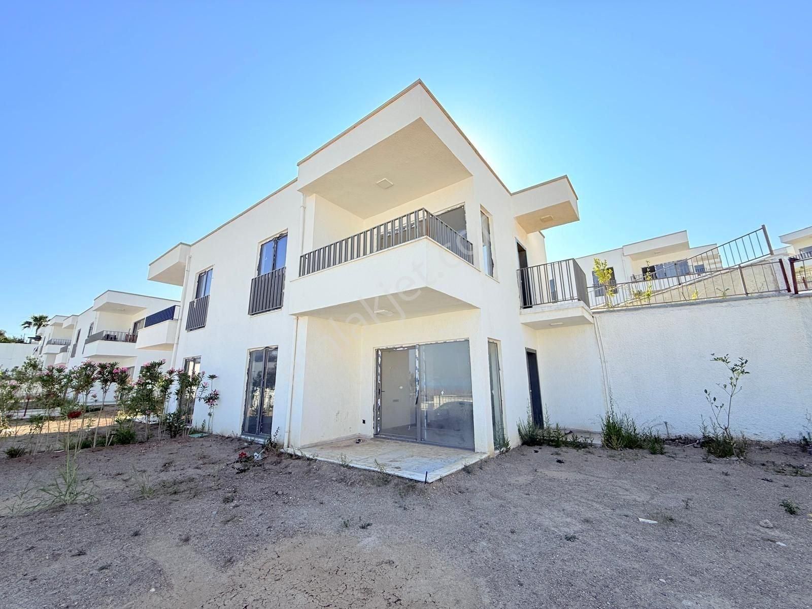Bodrum Bağla Satılık Deniz Manzaralı 2+1 Bahçe Katı Daire