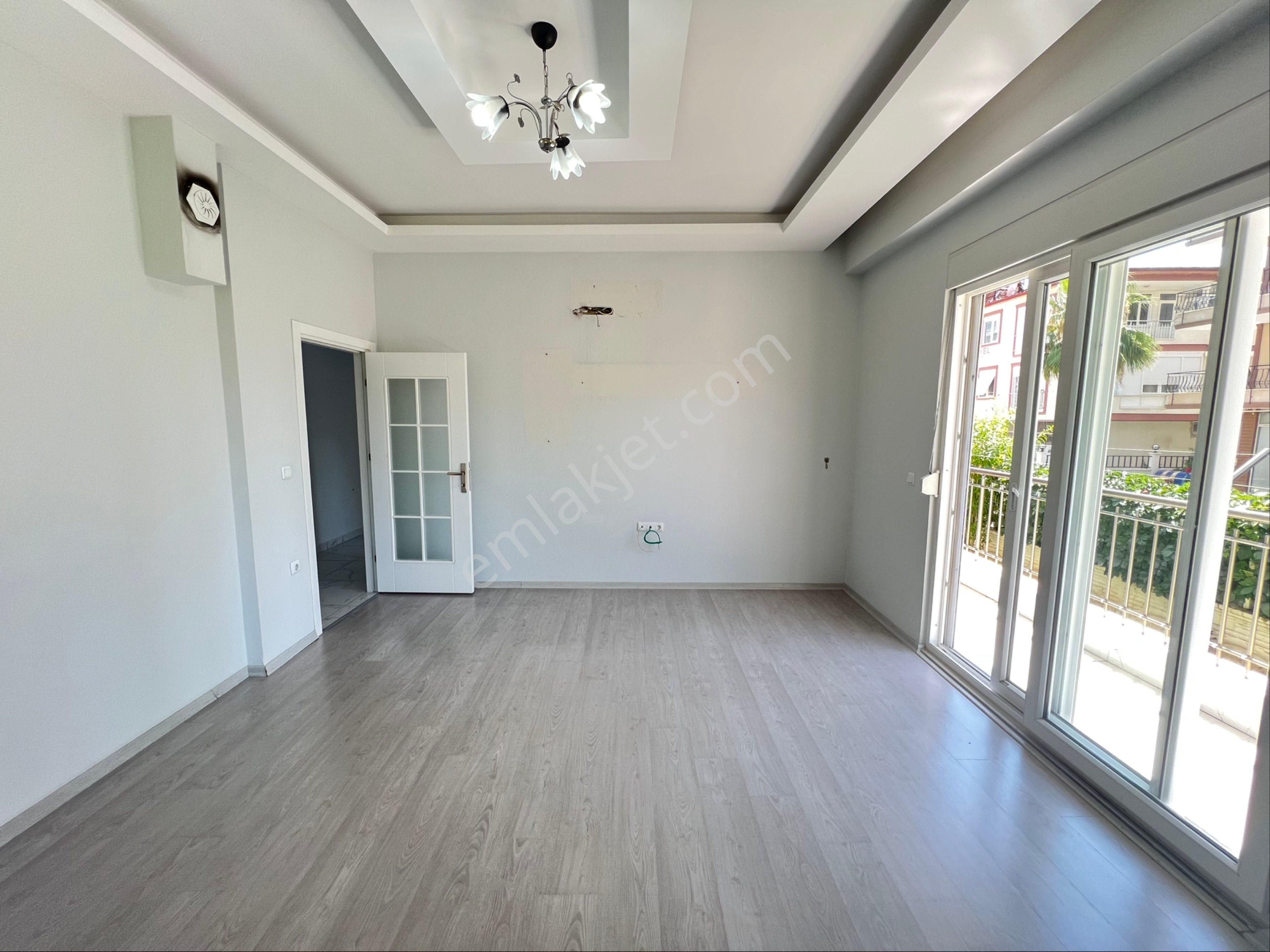 Manavgat Çamlıkta D-400'e 100 Metre 2+1 Bahçeli Daire