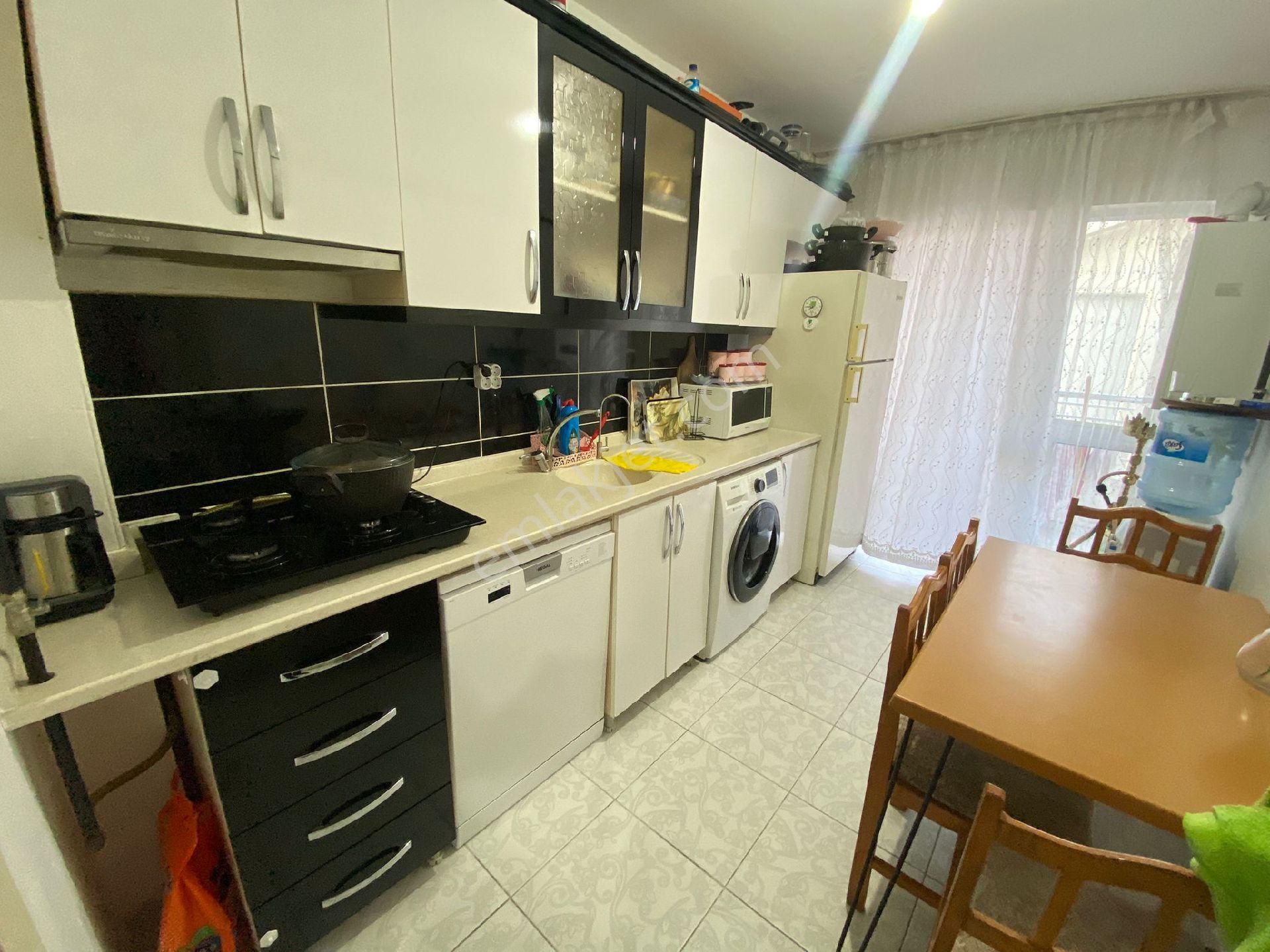 Hüseyin Gazi Bostancık Caddesi Üzerinde 2 Kat 3+1 Asansörlü Kiracılı Daire