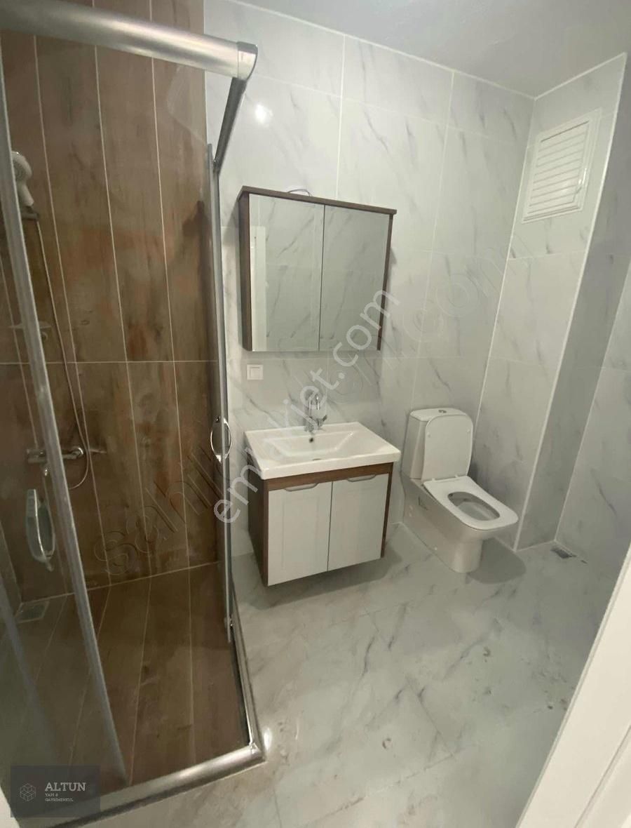 Merkez Mah Metrobüse 3 Dk Sıfır Kiralık Bahçe Katı