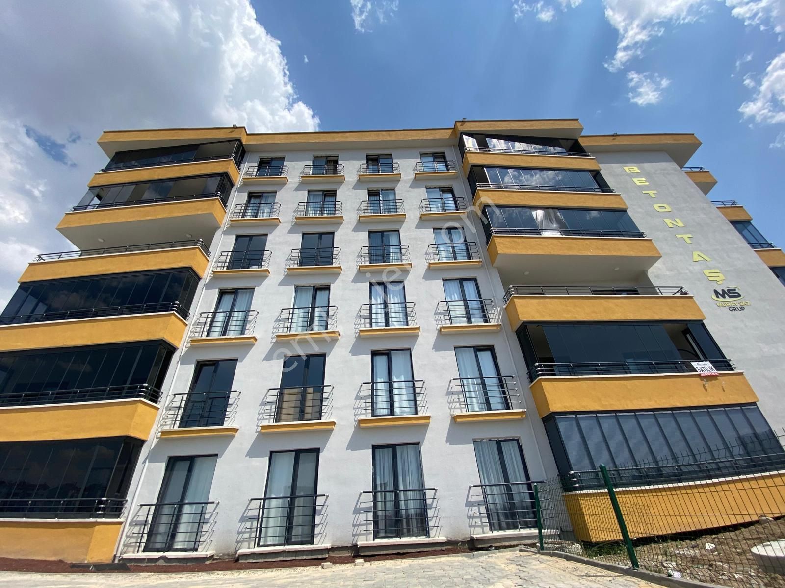 Batıkent Batı Sitesinde 2+1 Bağımsız Mutfak Satılık Daire