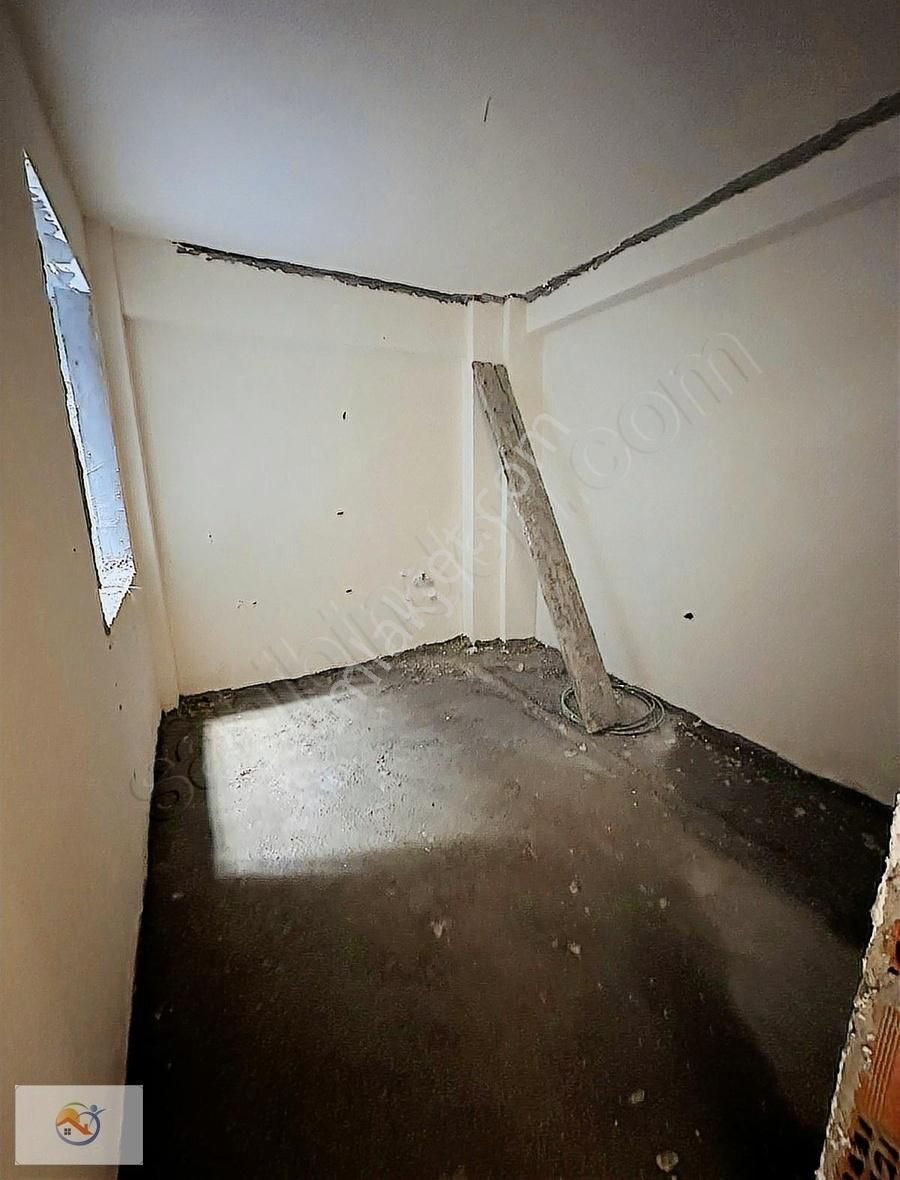 Çırpıcı'da Satılık İnşaatan Sıfır 2+1 Daire Ulaşıma Yakın