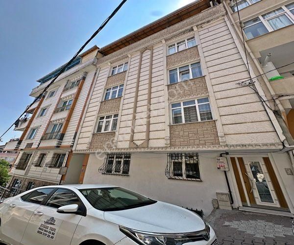 Hem Geniş Hem Merkezi Boş Kominyosuz Ara Kat Emsali 2+1 Balkonlu Yüksek Giriş
