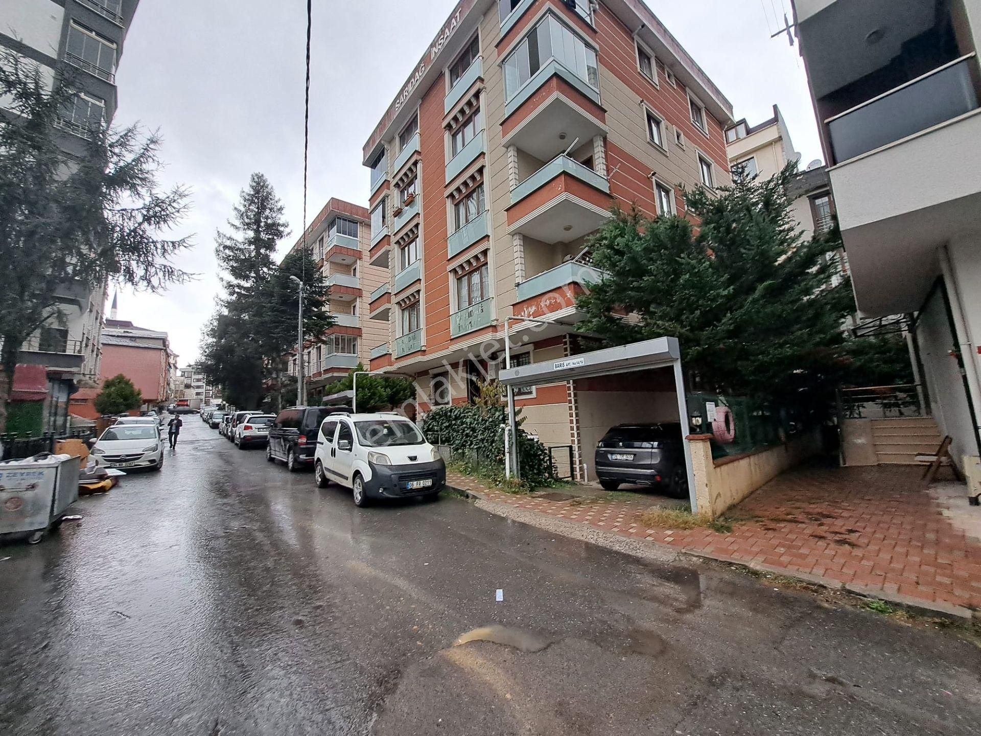 Çekmeköy Cumhuriyet Mah. İskanlı , Arakat , 2+1 ,açık Otoparklı
