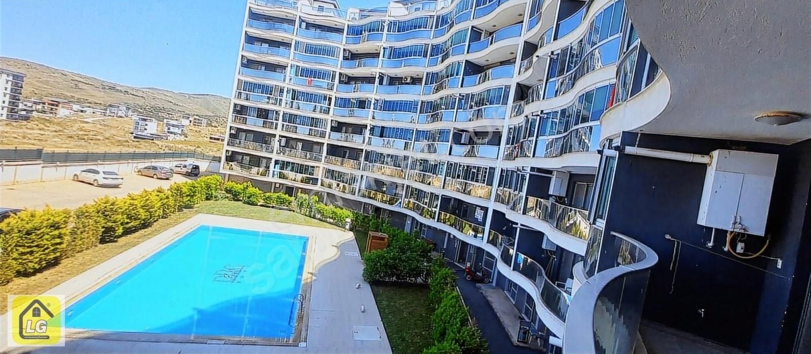 Gazi Mah. Smyrna Garden Resıdans'ta Havuz Cepheli 3+1 Acilll