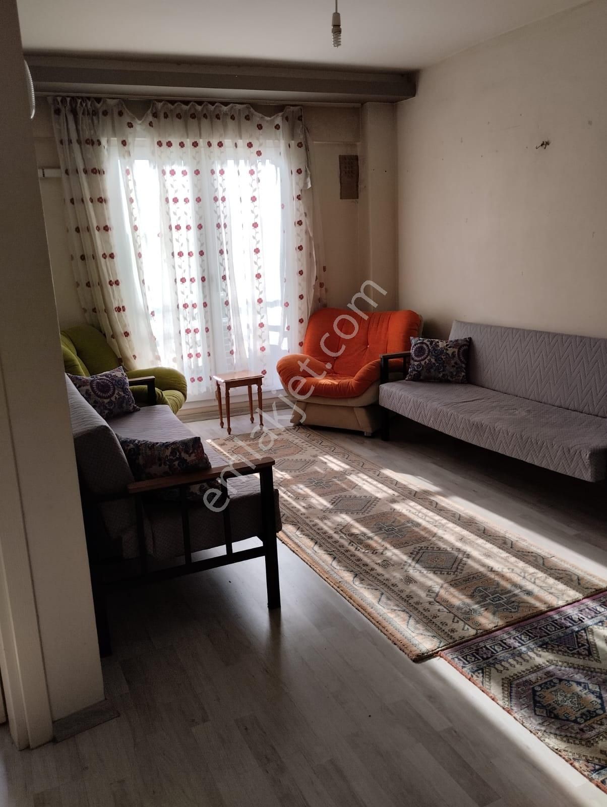 Tahta Köprüde Eşyalı Kiralık 1+1 Daire.........