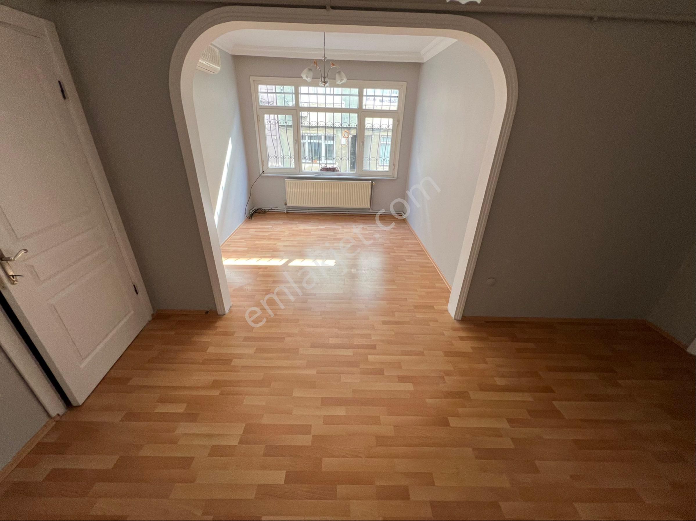 Üsküdar Bağlarbaşı Kiralık 3+1 Daire Altunizade Metrobüs Metro