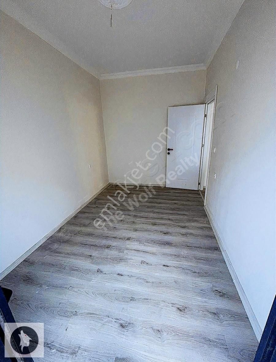 Çeşme Dalyanda Merkezi Konumda Satılık Geniş Teraslı 1+1 Daire