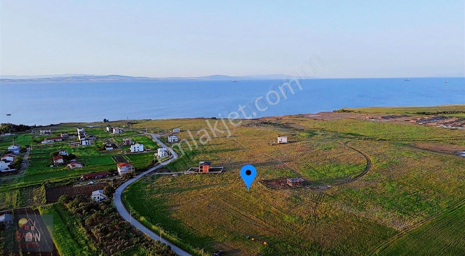 Lapsekide Denize 700 Metre Mesafede 493 M2 Arsa