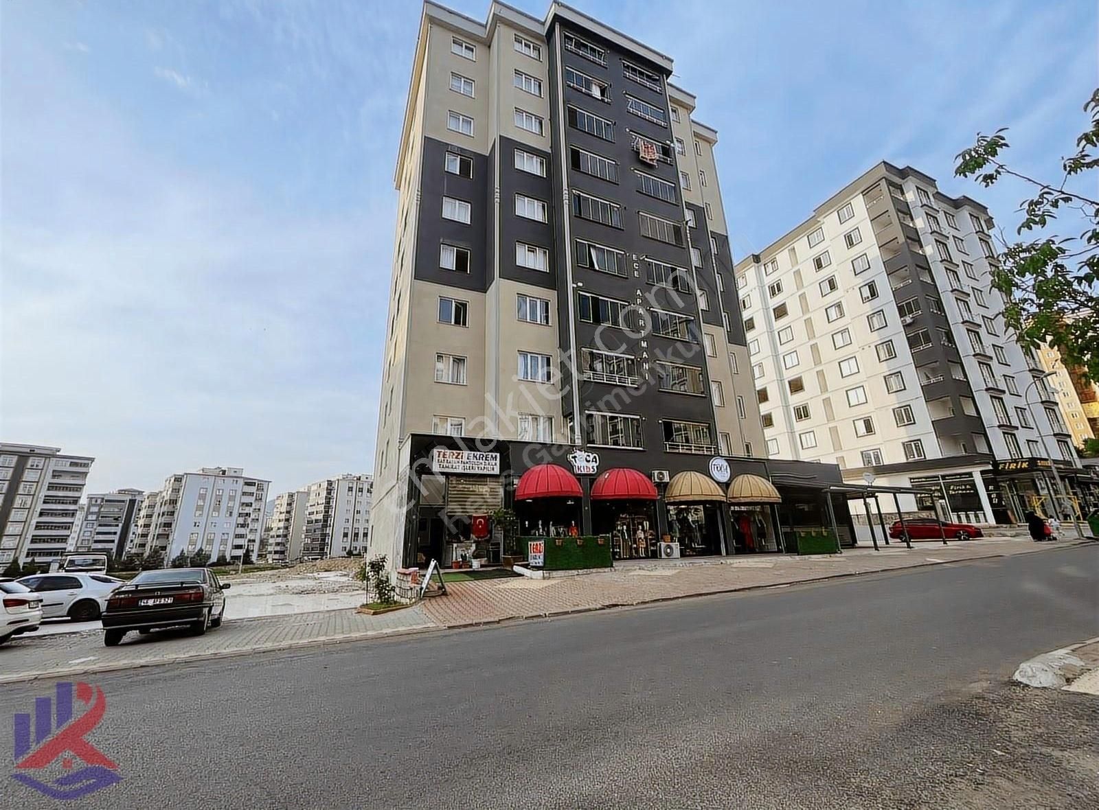 Reos Gayrimenkul'den Ara Kat, Bakımlı 2+1 Daire
