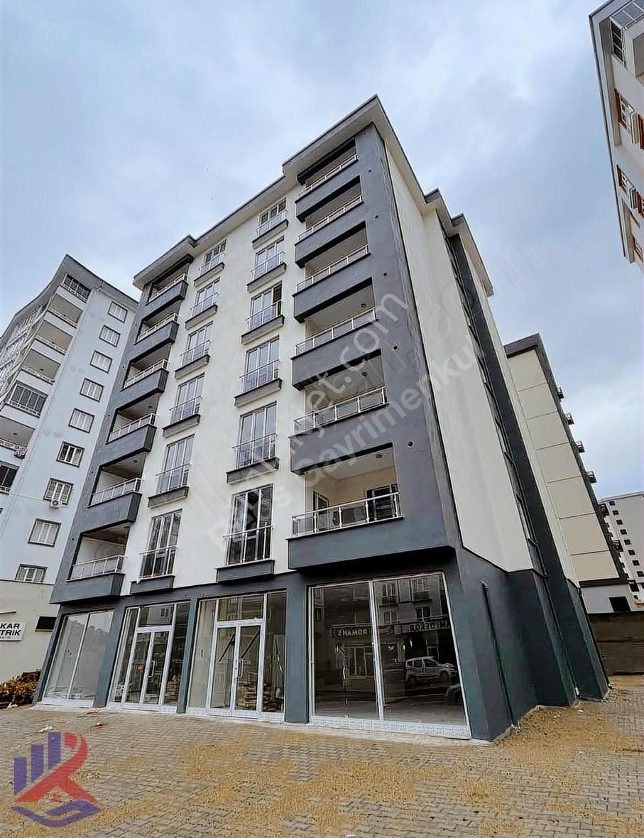 Reos Gayrimenkul'den Kısa Süreliğine Satılık Geniş 2+1