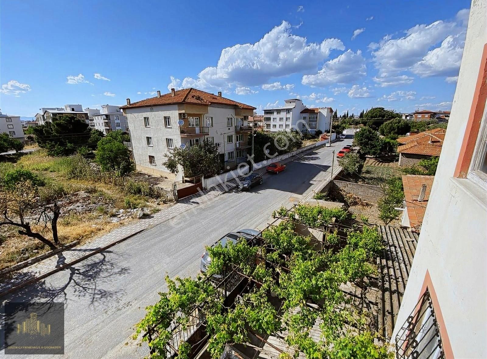 Manisa Akhisar Cumhuriyette Efemden Aile Binasında Kiralık 3+1!!