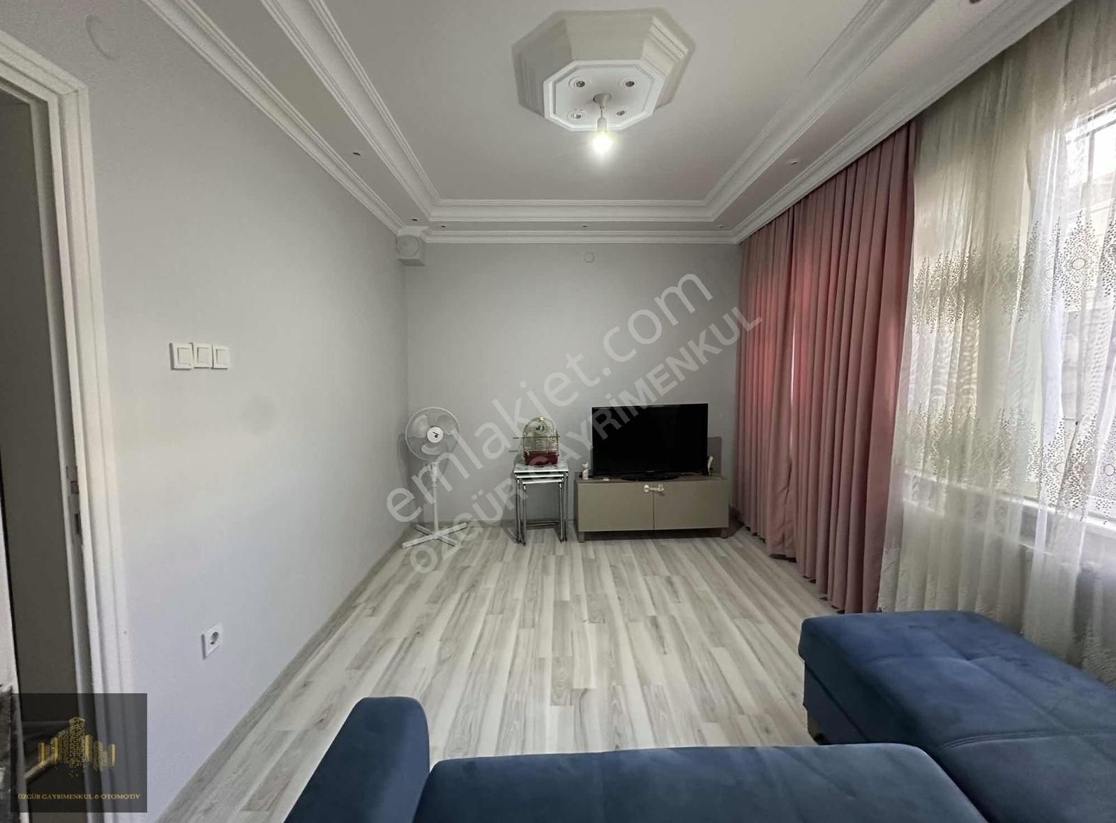 Güngören Haznedarda Özgür Emlaktan 2+1 100m2 Satılık Daire!!!