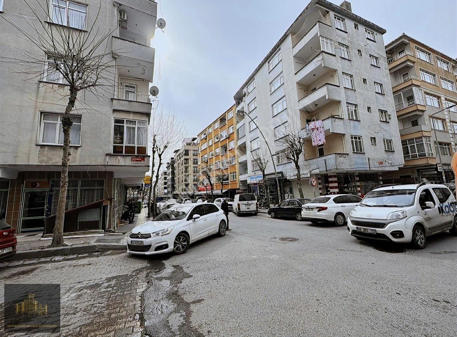 Özgür'den Bahçelievler'de Balkonlu Satılık Yüksek Giriş Daire