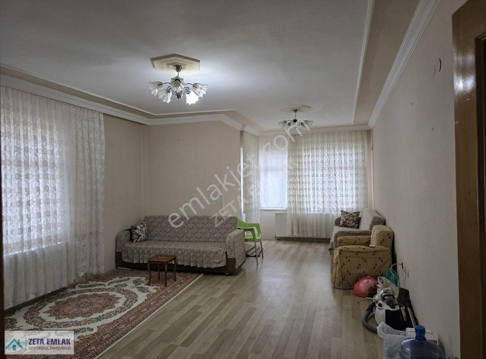 Pendik Esenyalıda Satılık 3+1 Geniş Daire