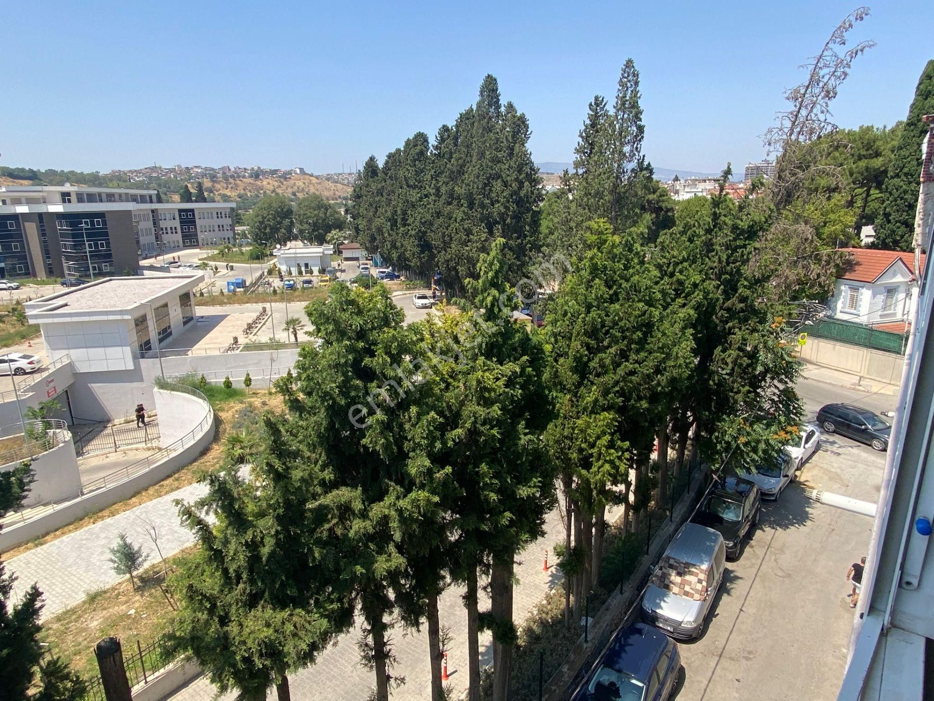 Buca Şirinyer Merkez Nato Komutanlığı Ve Adli Tıp Yakını 2+1 110m2 Dgazlı Havadar Önüaçık Kiralık D.