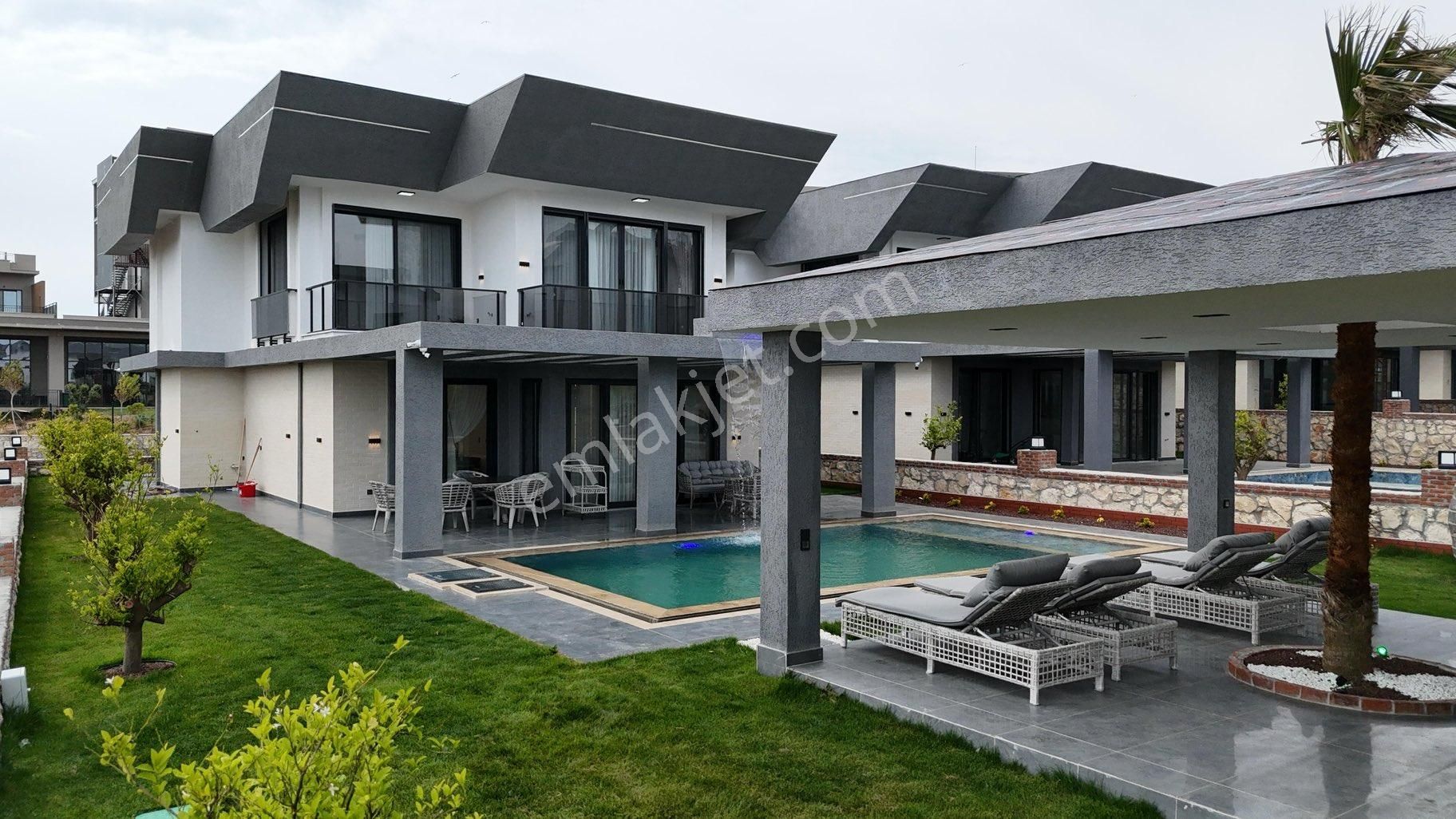 4+1 Tam Müstakil Lüx Akıllı Sistem Villa