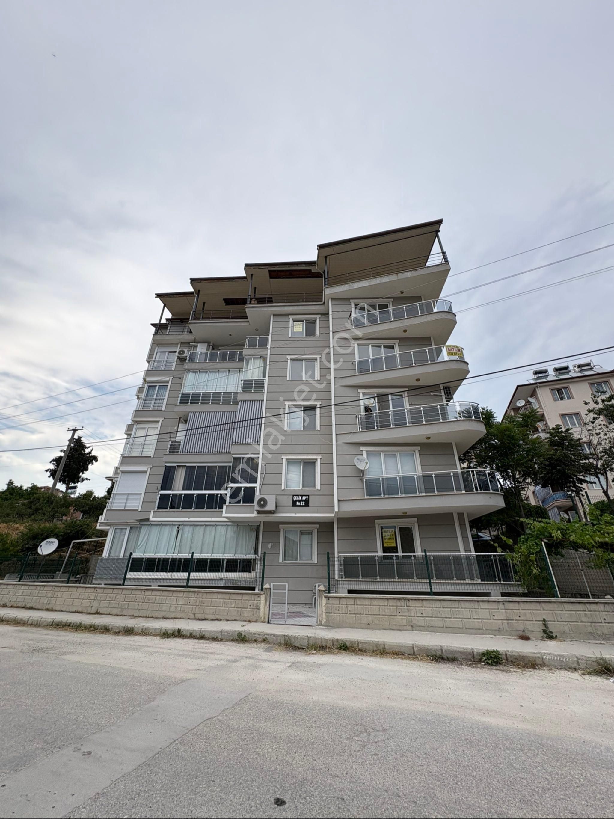 İnal Emlaktan Emekte Satılık 3+1 135 M2 Daire