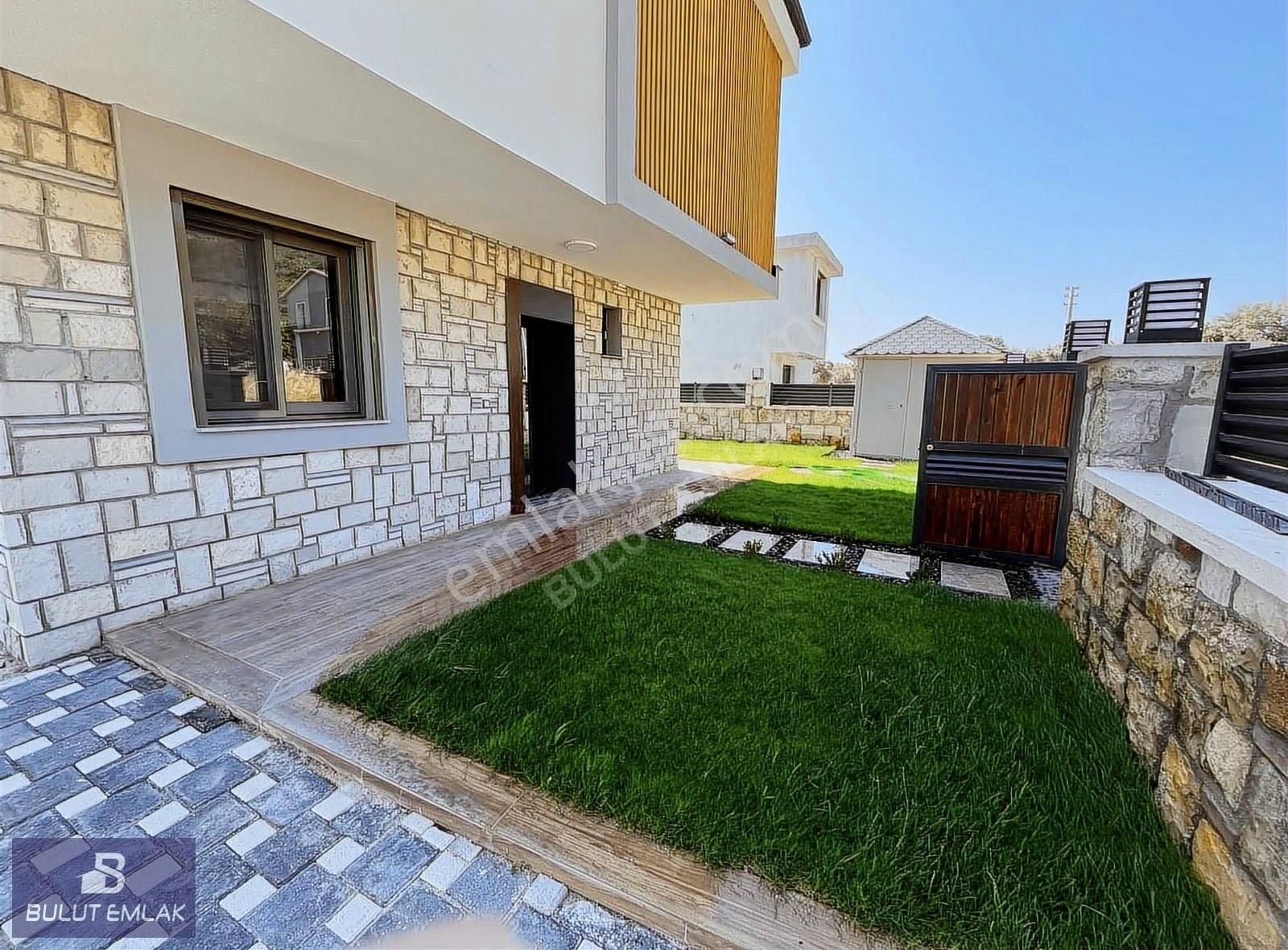 Bulut Emlak'tan Satılık 3+1 Havuzlu Lüks Villa