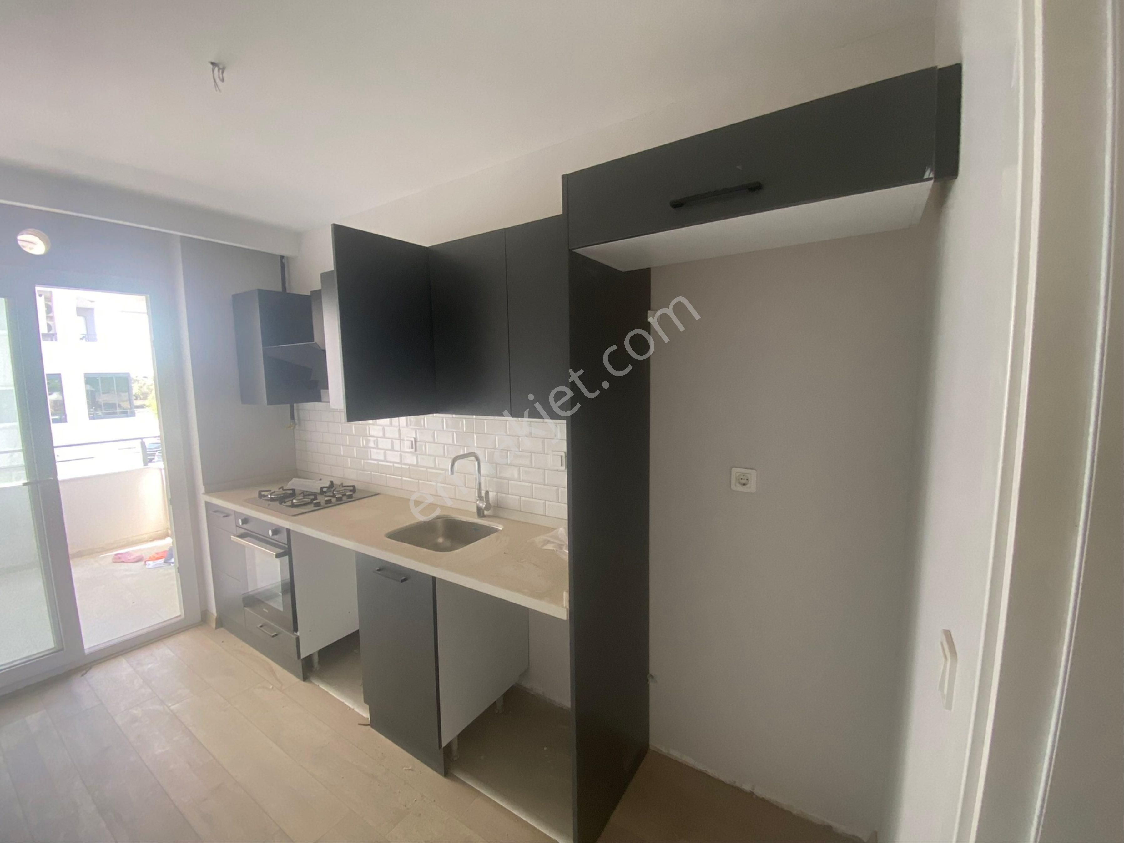 Yeşiloba’da Site İçi Süper Lüks 3+1 – Havuzlu, Güvenlikli, Kaçırılmayacak Fırsat!