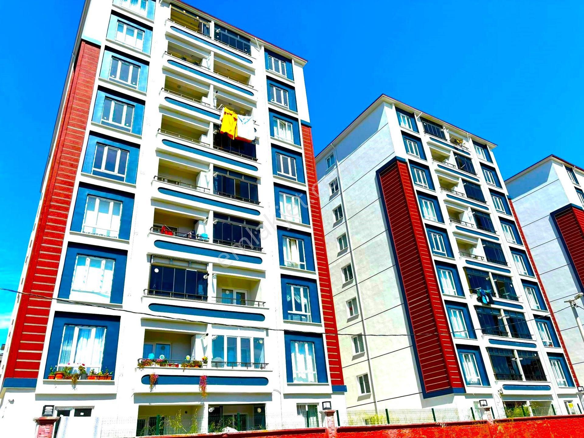 **eryıldız Gayrimenkul'den**yıldızkentte Butik Site İçinde Kiralık Lüx 3+1 Daire