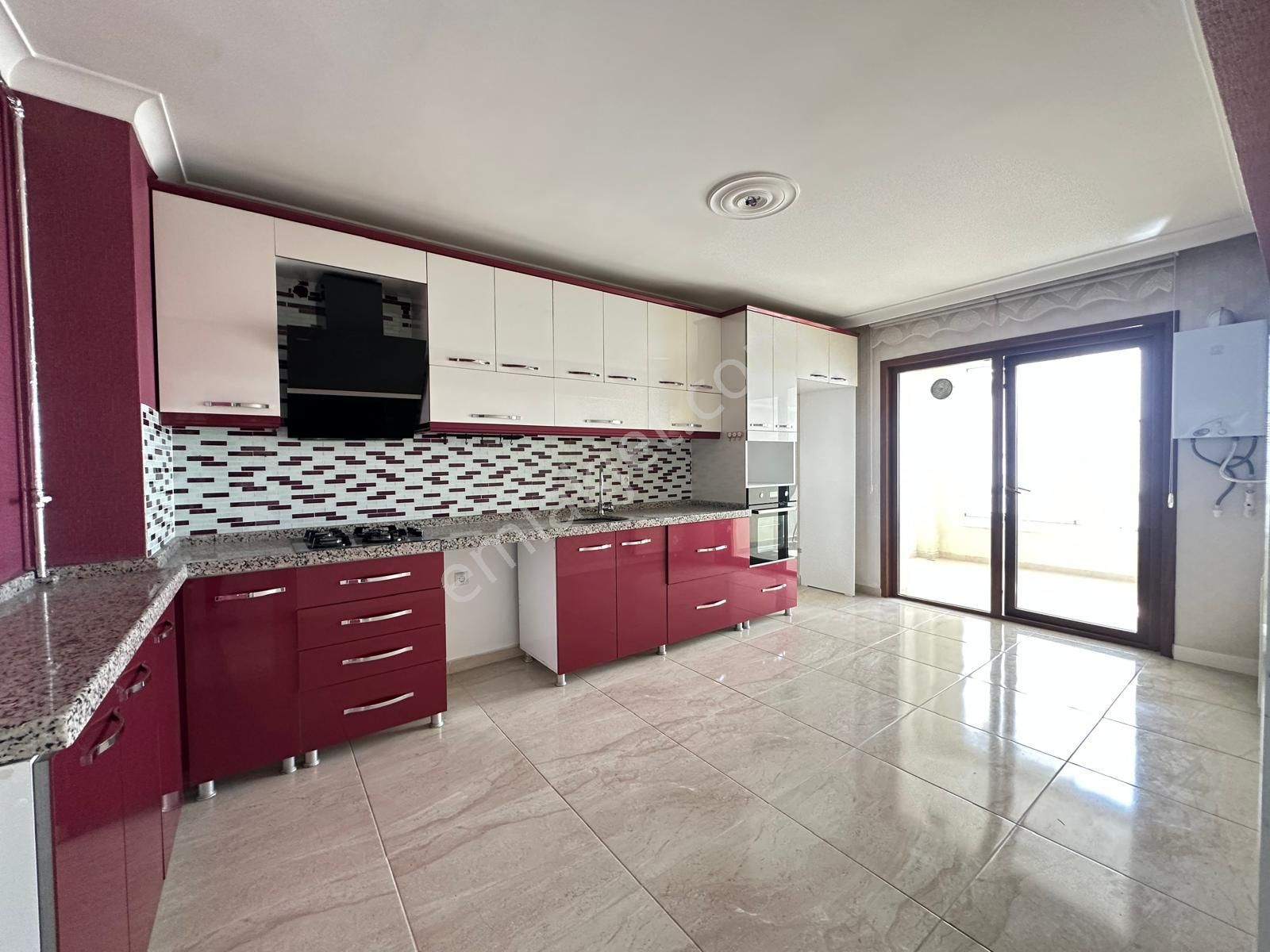Engin Emlak'tan Satılık Merkezi Konumda G.cephe Sitede 4+1 Daire