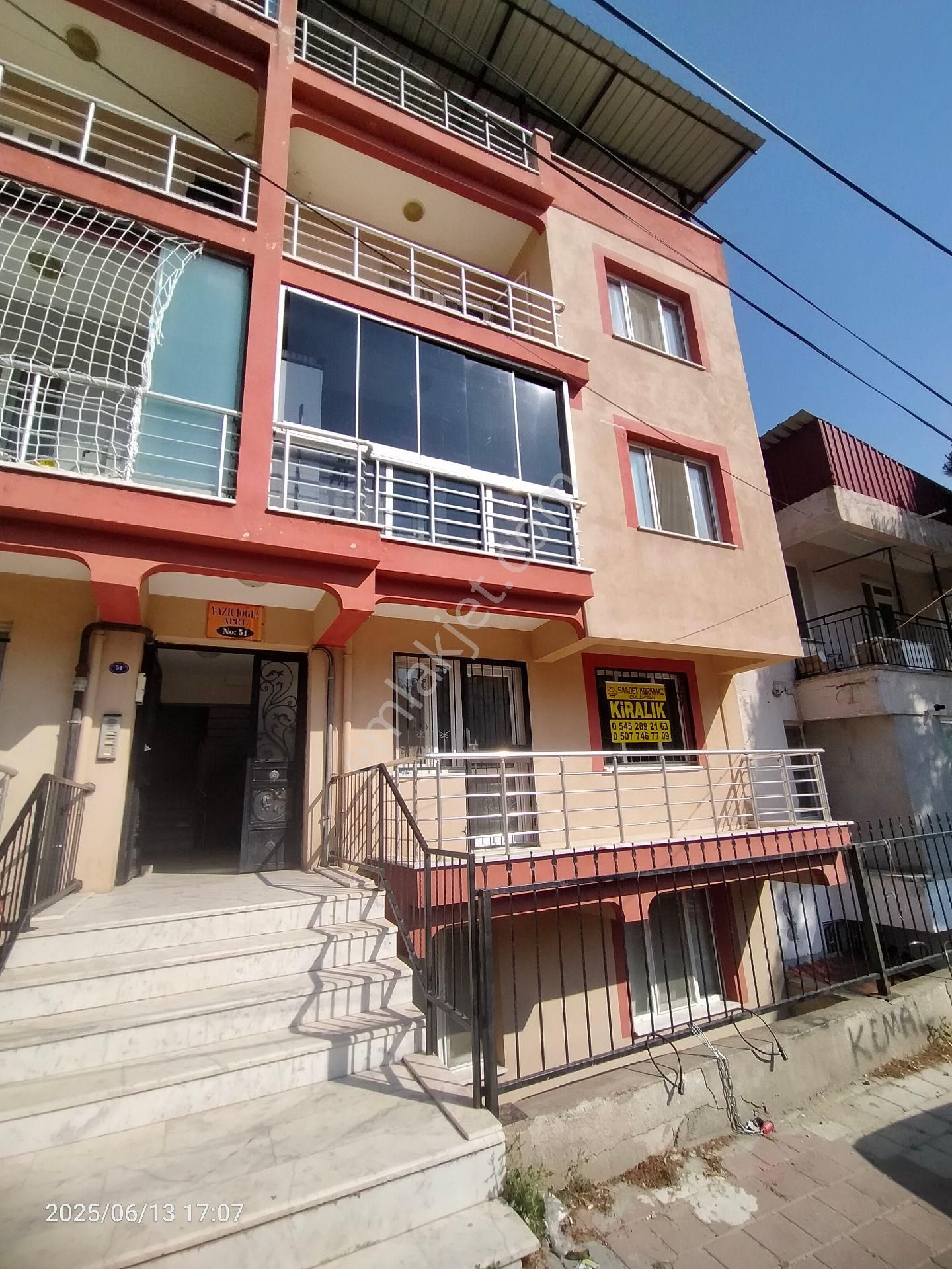 Saadet Korkmaz Emlak'tan Bergama Zafer Mahallesi'nde Doğalgazlı 2+1 Kiralık Daire