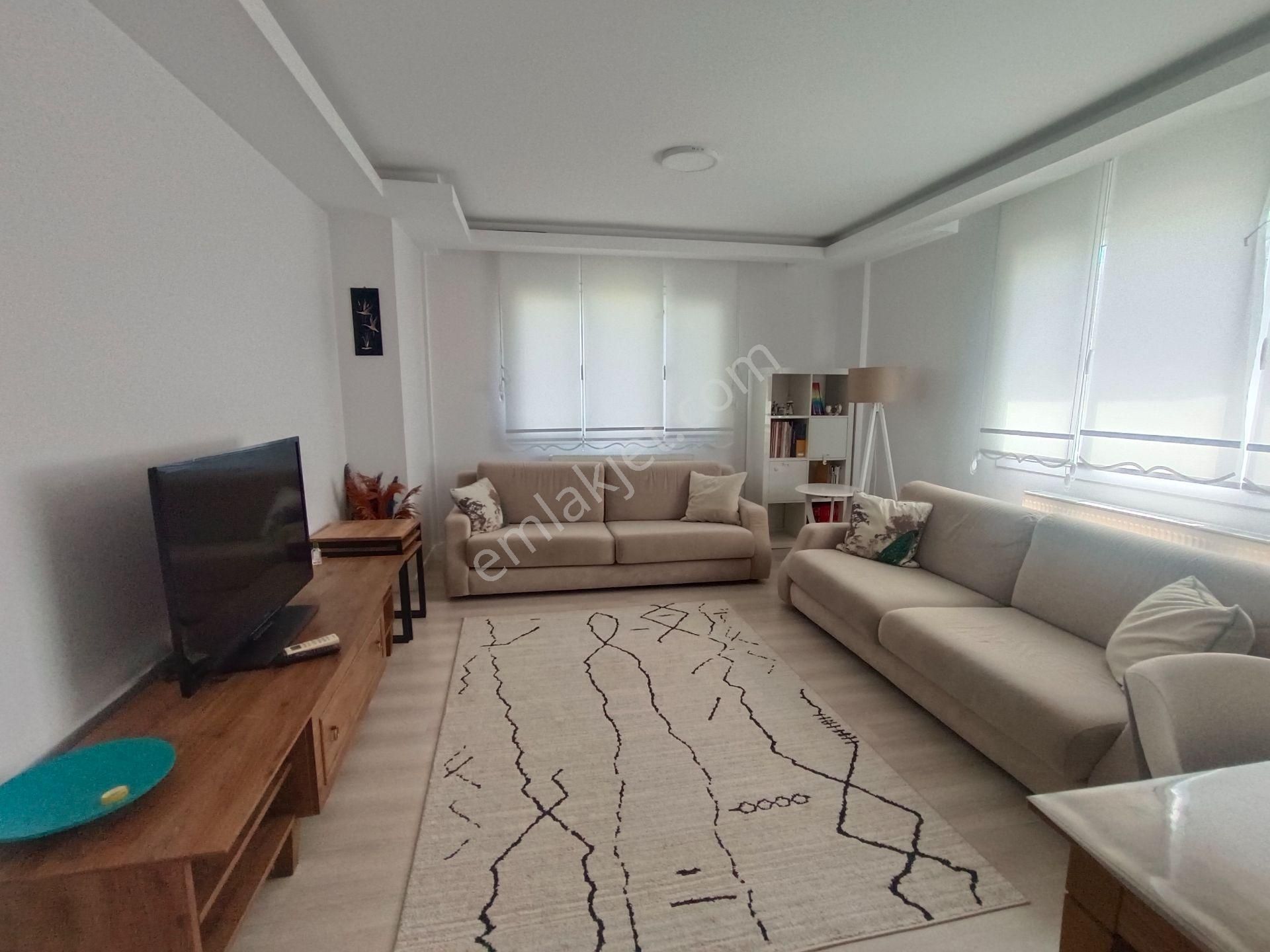 Bornova Evka-4 Mahallesinde İçi Yapılı, Huzurla Yaşayabileceğiniz Eşyalı 3+1 Daire