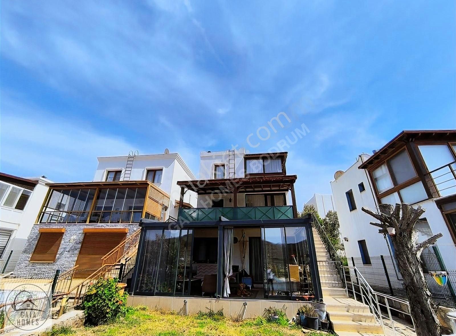 Küçük Akvaryum Koyunda Satılık 4+2 Tripleks Müstakil Villabodrum