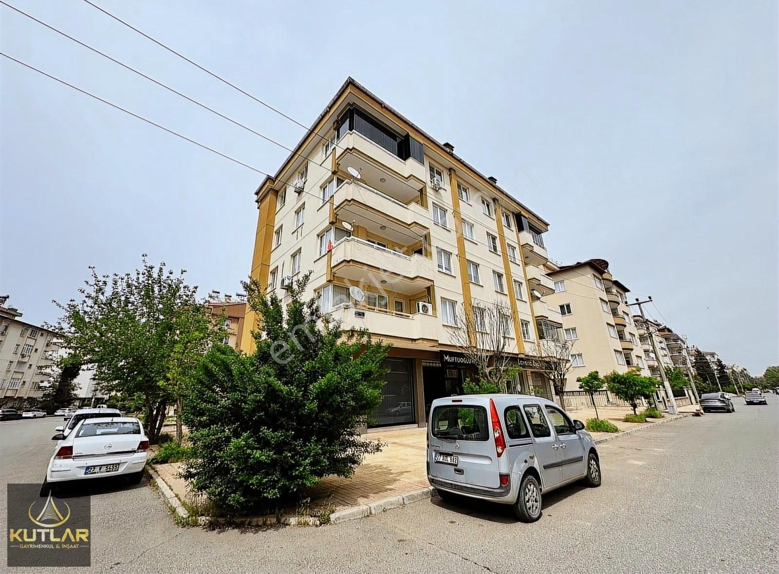 Kutlar'dan Sarıgüllük Botanik Bahçesi Karşısı Satılık 3+1 Daire.