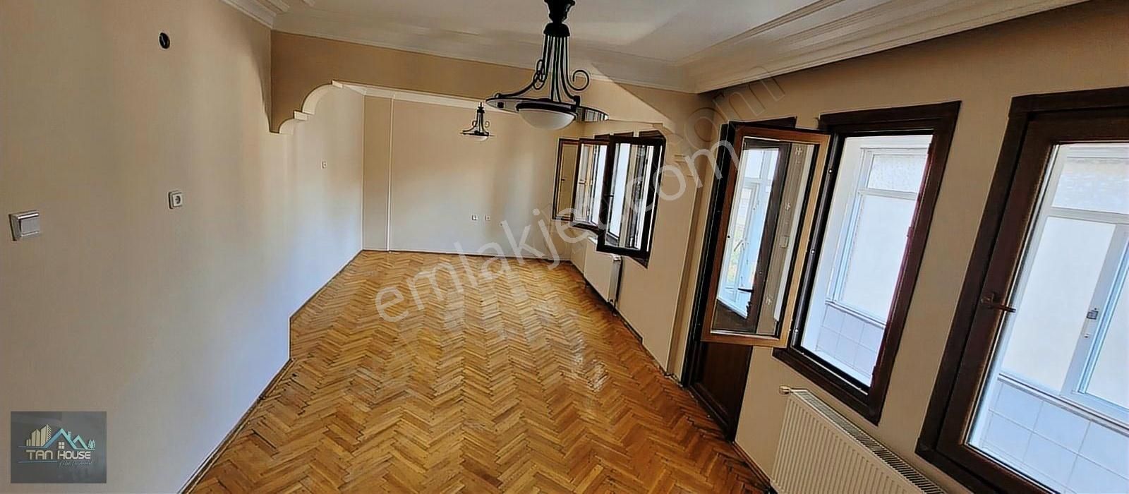 Tan Emlaktan Safranbolu Kaymakamlık Yanı Kiralık 2+1 Daire