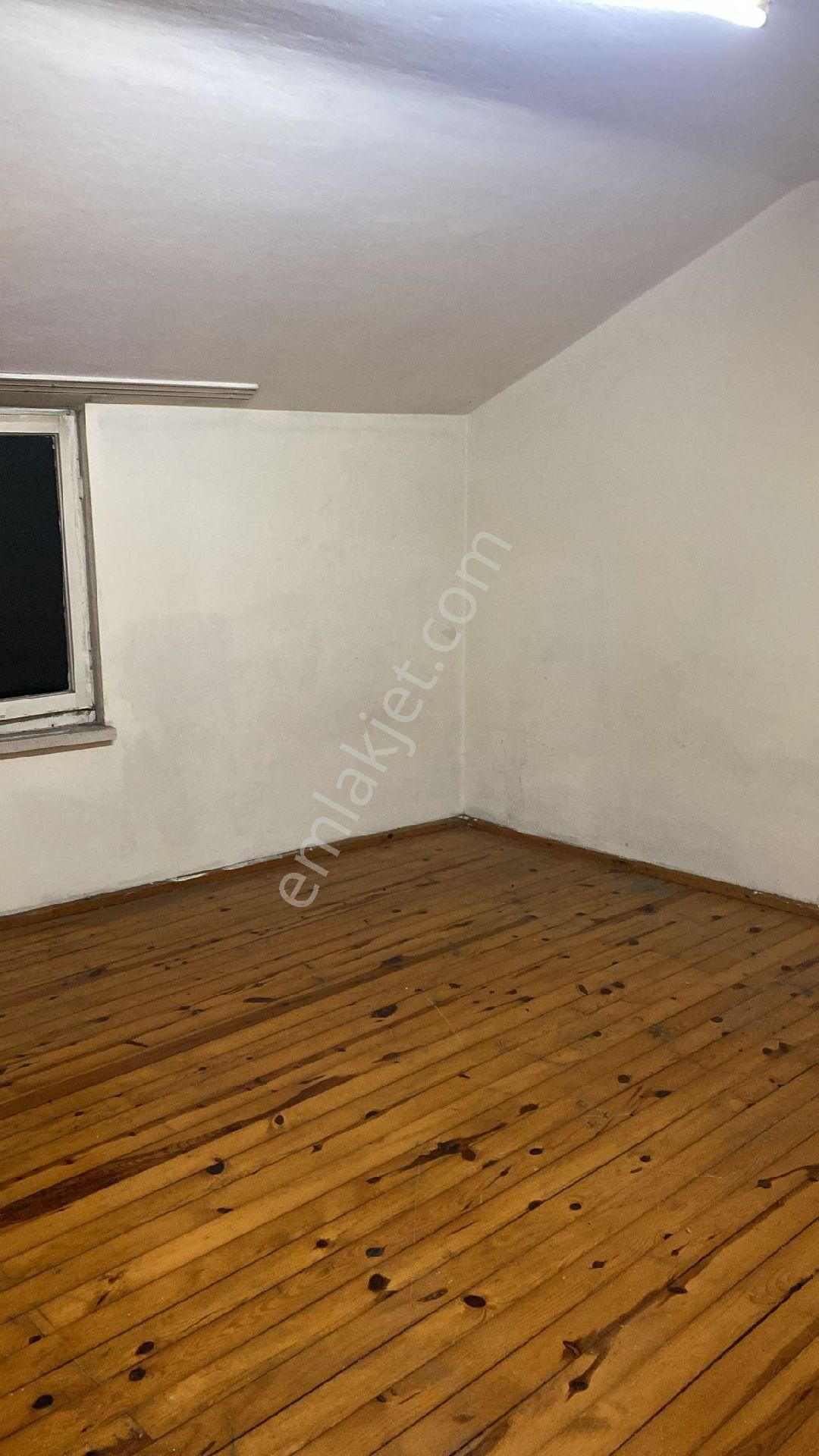 Valilik Karşısı Hızırbey Mahallesi Kiralık Çatı Katı