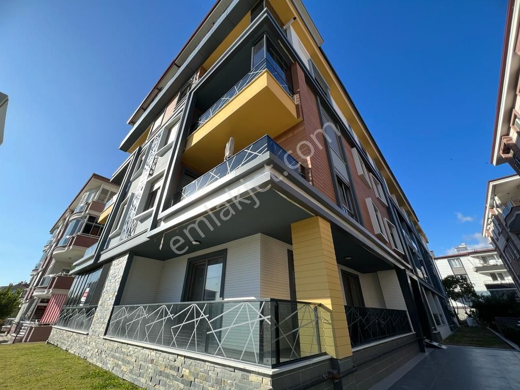Akçay Oya Gayrimenkul'den Doktorlar Sitesi Mevkiide Tek Yetkili Fırsat 1+1 Sıfır Daire