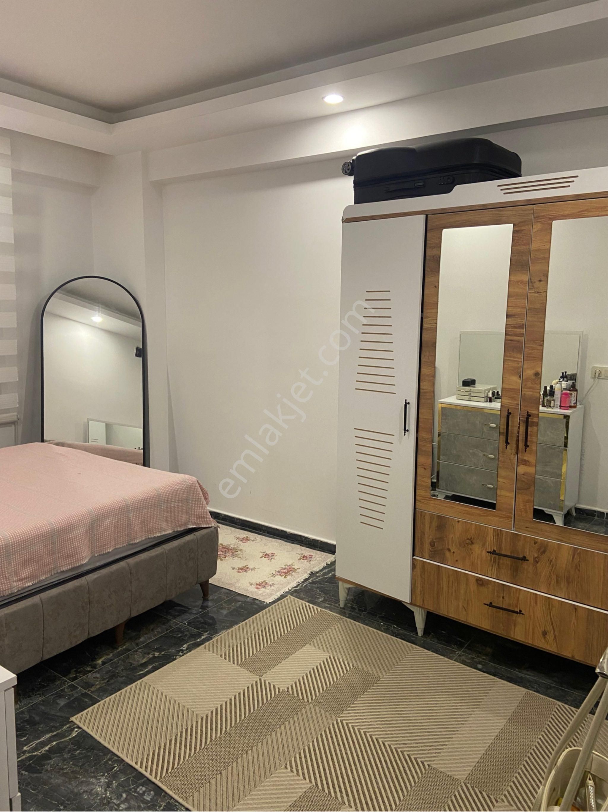 Barış Emlaktan Sırın Karşıyakada Kiralık 1+1 Eşyalı Daire